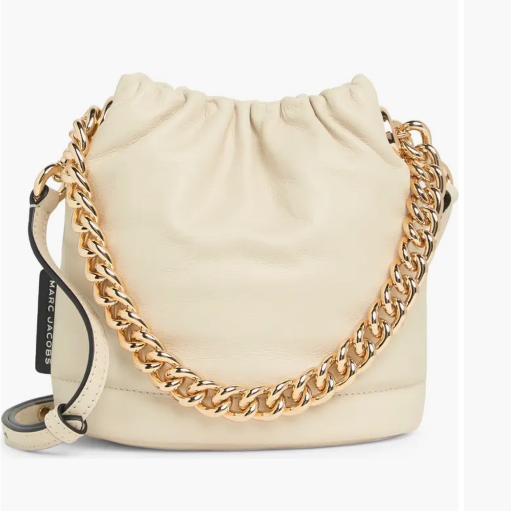 Marc Jacob Small bucket bag in MINT condition. Only used once.  🚨FLASH SALE 🚨